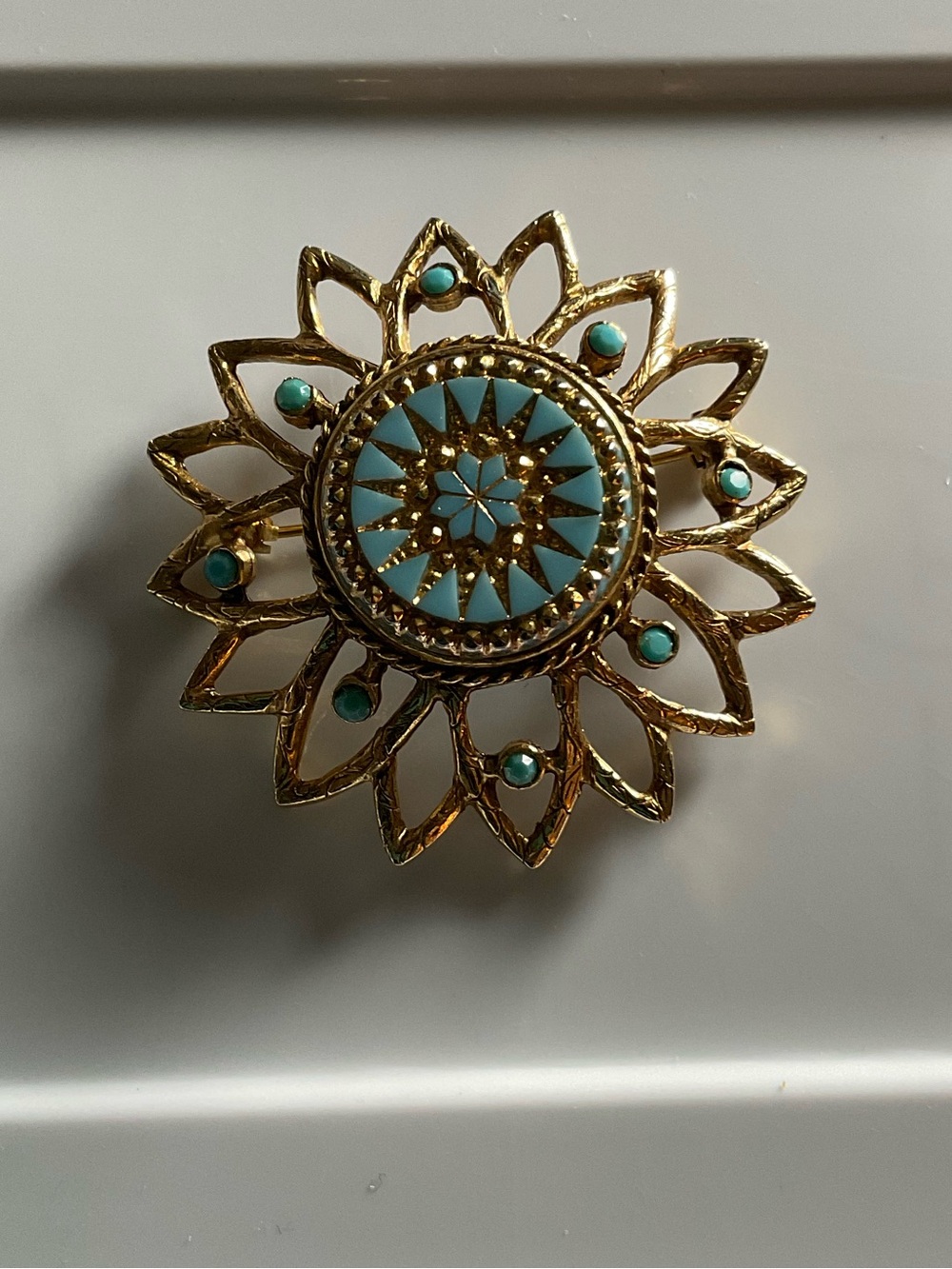 Vintage Gold Tone Sunburst Brooch Turquoise Accent Floral Mandala Pin - Picture 2 of 3